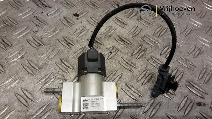 Gebruikte Expansieklep airco Opel Corsa F (UB/UH/UP) Electric, Corsa-e 50kWh Prijs € 60,00 Margeregeling aangeboden door Autodemontage Vrijhoeven B.V.