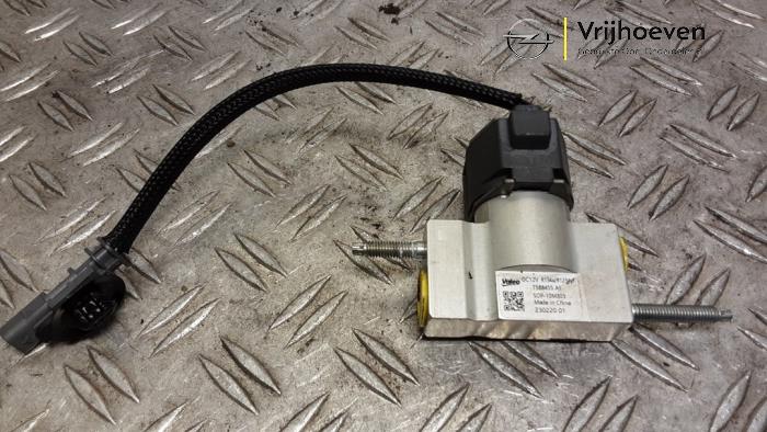 Gebruikte Expansieklep airco Opel Corsa F (UB/UH/UP) Electric, Corsa-e 50kWh Prijs € 60,00 Margeregeling aangeboden door Autodemontage Vrijhoeven B.V.