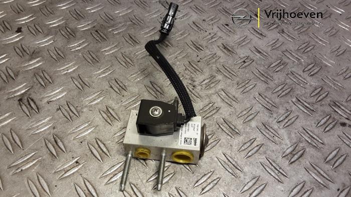 Gebruikte Expansieklep airco Opel Corsa F (UB/UH/UP) Electric, Corsa-e 50kWh Prijs € 50,00 Margeregeling aangeboden door Autodemontage Vrijhoeven B.V.