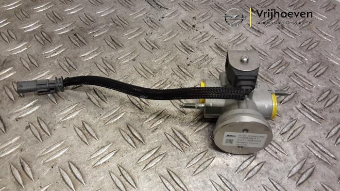 Gebruikte Expansieklep airco Opel Corsa F (UB/UH/UP) Electric, Corsa-e 50kWh Prijs € 60,00 Margeregeling aangeboden door Autodemontage Vrijhoeven B.V.