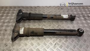 Gebruikte Schokbreker set Opel Corsa F (UB/UH/UP) Electric, Corsa-e 50kWh Prijs € 100,00 Margeregeling aangeboden door Autodemontage Vrijhoeven B.V.