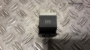 Gebruikte Schakelaar handrem Opel Mokka Mokka-e, Electric 50 kWh Prijs € 30,00 Margeregeling aangeboden door Autodemontage Vrijhoeven B.V.