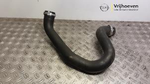 Gebruikte Intercooler Slang Opel Astra L Sports Tourer (F4/FC/FN/FR) 1.2 Turbo 130 12V Prijs € 25,00 Margeregeling aangeboden door Autodemontage Vrijhoeven B.V.
