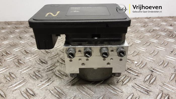 Gebruikte ABS Pomp Opel Corsa F (UB/UH/UP) 1.2 Turbo 12V 100 Prijs € 150,00 Margeregeling aangeboden door Autodemontage Vrijhoeven B.V.