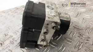 Gebruikte ABS Pomp Opel Astra H (L48) 1.4 16V Twinport Prijs € 200,00 Margeregeling aangeboden door Autodemontage Vrijhoeven B.V.