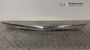 Gebruikte Sierlijst achterklep Opel Astra H (L48) 1.4 16V Twinport Prijs € 50,00 Margeregeling aangeboden door Autodemontage Vrijhoeven B.V.
