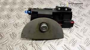 Gebruikte Motor Centrale Deurvergrendeling Opel Meriva 1.6 16V Prijs € 30,00 Margeregeling aangeboden door Autodemontage Vrijhoeven B.V.