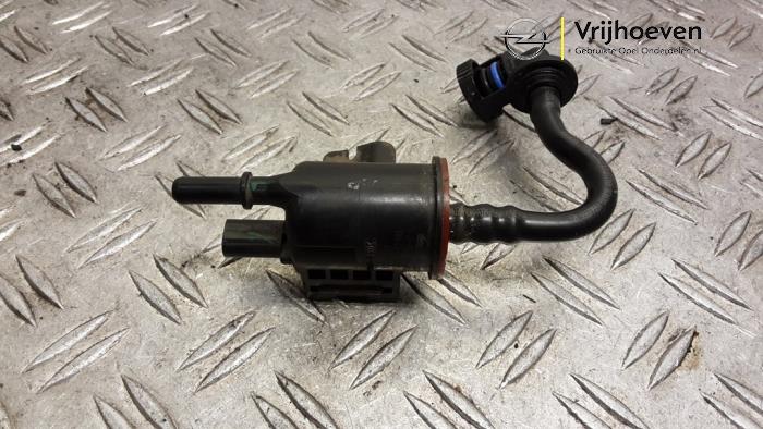 Gebruikte Evap klep Opel Corsa E 1.0 SIDI Turbo 12V Prijs € 30,00 Margeregeling aangeboden door Autodemontage Vrijhoeven B.V.