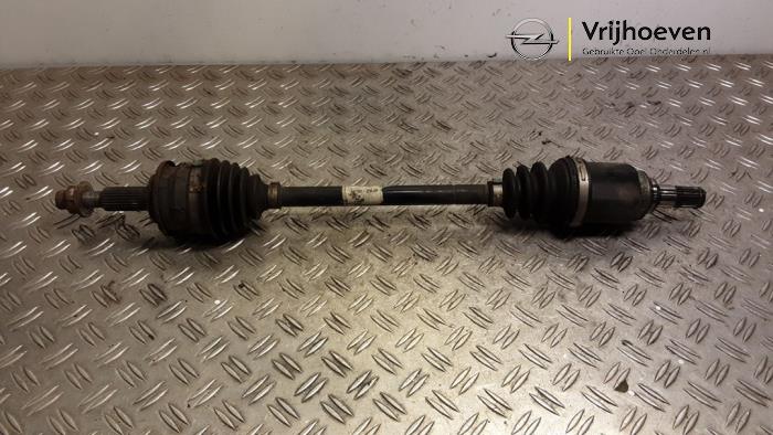 Gebruikte Steekas links-voor Opel Agila (B) 1.0 12V Prijs € 50,00 Margeregeling aangeboden door Autodemontage Vrijhoeven B.V.