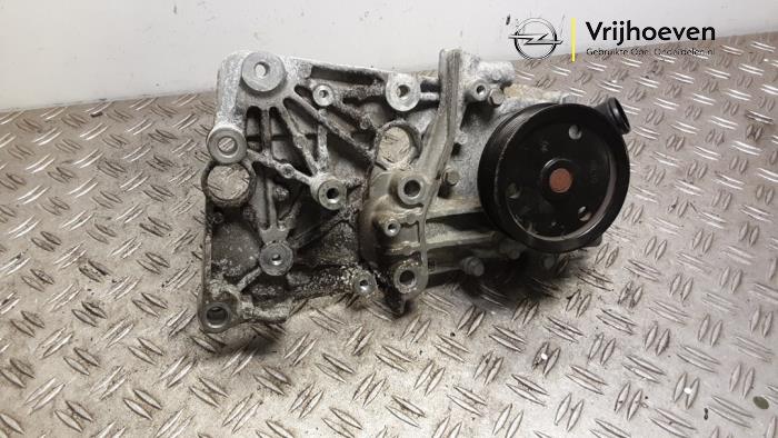 Gebruikte Waterpomp Opel Insignia Sports Tourer 2.0 CDTI 16V Prijs € 150,00 Margeregeling aangeboden door Autodemontage Vrijhoeven B.V.