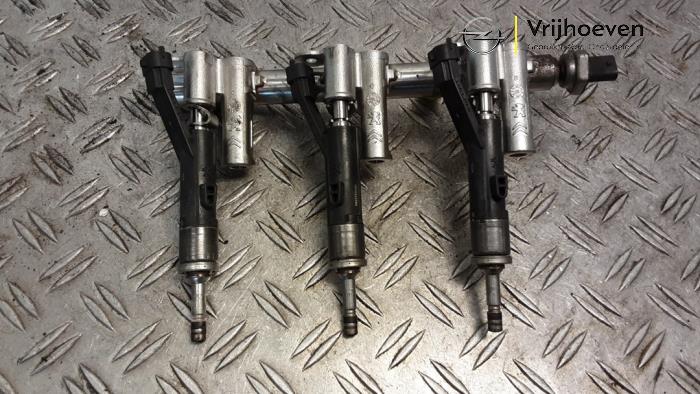 Gebruikte Verstuiver brug Opel Crossland (X) 1.2 Turbo 12V Prijs € 120,00 Margeregeling aangeboden door Autodemontage Vrijhoeven B.V.