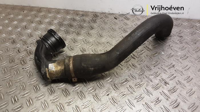 Gebruikte Intercooler Slang Opel Astra J (PC6/PD6/PE6/PF6) 1.4 Turbo 16V Prijs € 75,00 Margeregeling aangeboden door Autodemontage Vrijhoeven B.V.