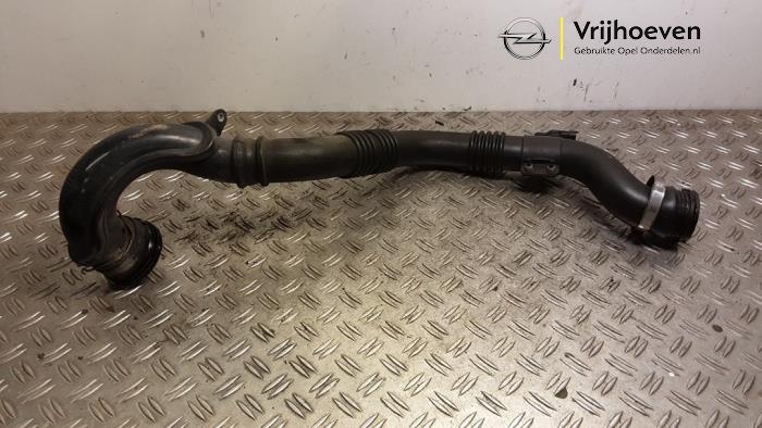 Gebruikte Intercooler Buis Opel Astra J (PC6/PD6/PE6/PF6) 1.4 Turbo 16V Prijs € 30,00 Margeregeling aangeboden door Autodemontage Vrijhoeven B.V.