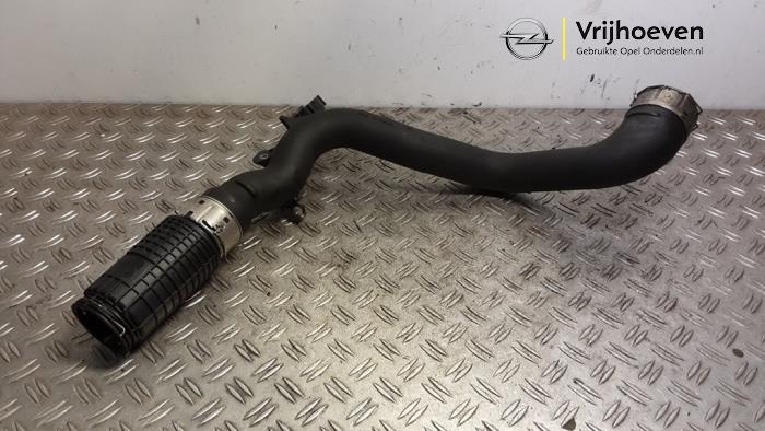 Gebruikte Intercooler Buis Opel Astra K Sports Tourer 1.4 Turbo 12V Prijs € 50,00 Margeregeling aangeboden door Autodemontage Vrijhoeven B.V.