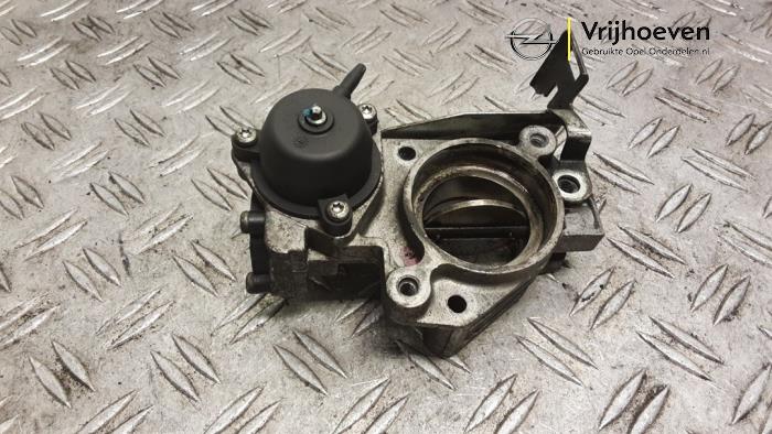Gebruikte Gasklephuis Opel Corsa D 1.3 CDTi 16V Ecotec Prijs € 100,00 Margeregeling aangeboden door Autodemontage Vrijhoeven B.V.