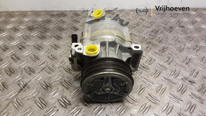 Gebruikte Pomp Airco Opel Karl 1.0 12V Prijs € 75,00 Margeregeling aangeboden door Autodemontage Vrijhoeven B.V.