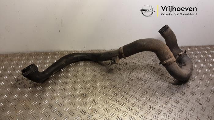 Gebruikte Intercooler Buis Opel Combo 1.6 CDTI 16V Prijs € 50,00 Margeregeling aangeboden door Autodemontage Vrijhoeven B.V.