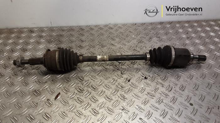 Gebruikte Steekas links-voor Opel Agila (B) 1.0 12V Prijs € 80,00 Margeregeling aangeboden door Autodemontage Vrijhoeven B.V.