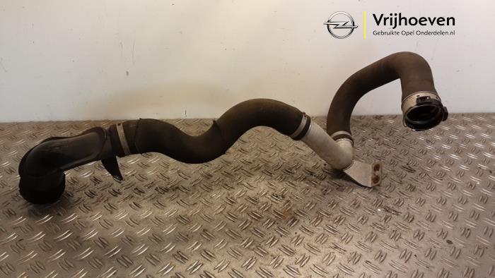 Gebruikte Intercooler Buis Opel Mokka/Mokka X 1.6 CDTI 16V 4x2 Prijs € 100,00 Margeregeling aangeboden door Autodemontage Vrijhoeven B.V.