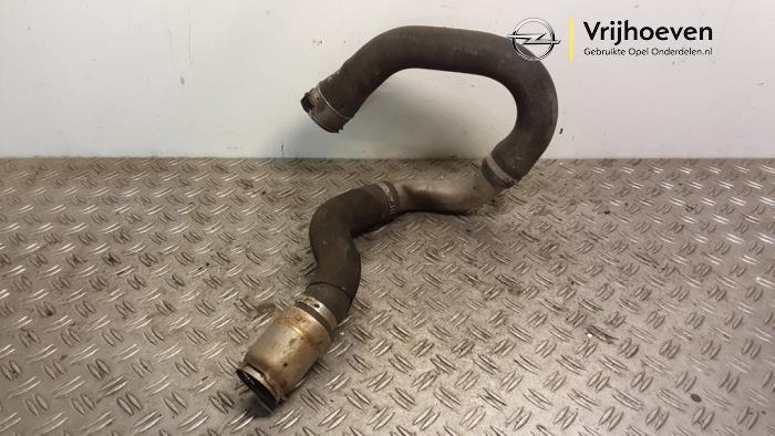 Gebruikte Intercooler Buis Opel Mokka/Mokka X 1.6 CDTI 16V 4x2 Prijs € 100,00 Margeregeling aangeboden door Autodemontage Vrijhoeven B.V.