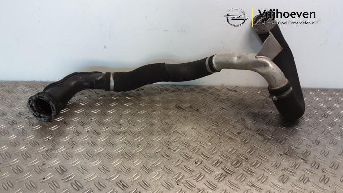 Gebruikte Intercooler Buis Opel Mokka/Mokka X 1.6 CDTI 16V 4x2 Prijs € 100,00 Margeregeling aangeboden door Autodemontage Vrijhoeven B.V.