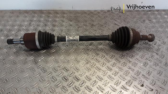 Gebruikte Aandrijfas links-voor Opel Crossland (X) 1.2 Turbo 12V Euro 6 Prijs € 100,00 Margeregeling aangeboden door Autodemontage Vrijhoeven B.V.