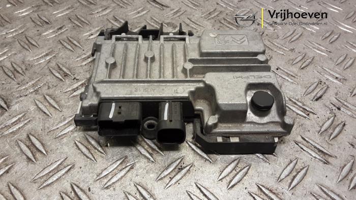 Gebruikte Start/Stop computer Opel Crossland (X) 1.2 Turbo 12V Euro 6 Prijs € 45,00 Margeregeling aangeboden door Autodemontage Vrijhoeven B.V.