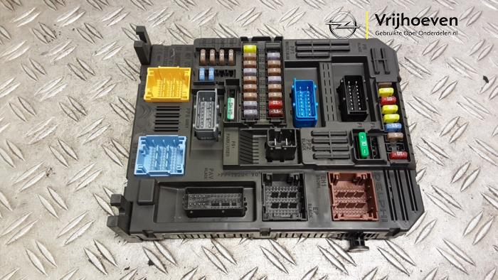 Gebruikte Module Bodycontrol Opel Crossland (X) 1.2 Turbo 12V Euro 6 Prijs € 75,00 Margeregeling aangeboden door Autodemontage Vrijhoeven B.V.