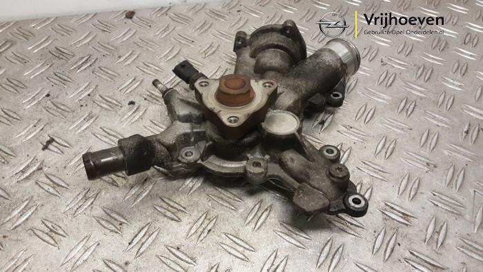 Gebruikte Waterpomp Opel Tigra Twin Top 1.4 16V Prijs € 30,00 Margeregeling aangeboden door Autodemontage Vrijhoeven B.V.