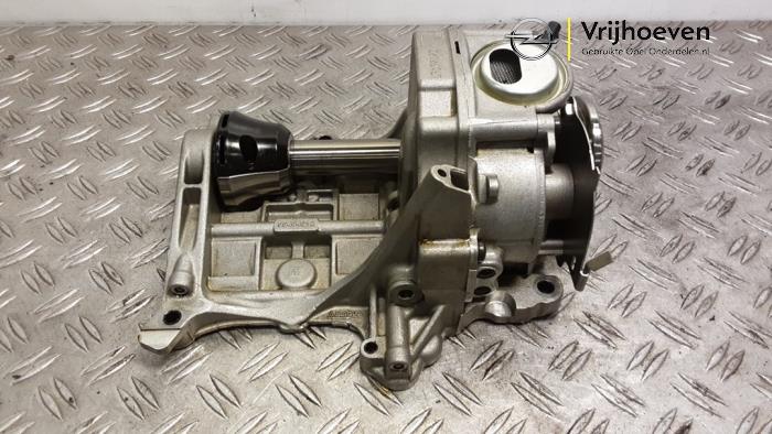 Gebruikte Oliepomp Opel Astra K 1.0 Turbo 12V Prijs € 75,00 Margeregeling aangeboden door Autodemontage Vrijhoeven B.V.