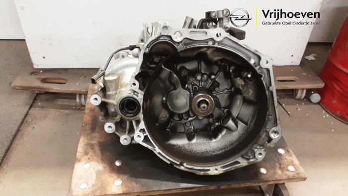 Gebruikte Versnellingsbak Opel Karl 1.0 12V Prijs € 450,00 Margeregeling aangeboden door Autodemontage Vrijhoeven B.V.
