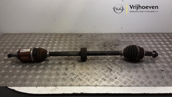 Gebruikte Steekas rechts-voor Opel Insignia Grand Sport 1.5 Turbo 16V 165 Prijs € 150,00 Margeregeling aangeboden door Autodemontage Vrijhoeven B.V.