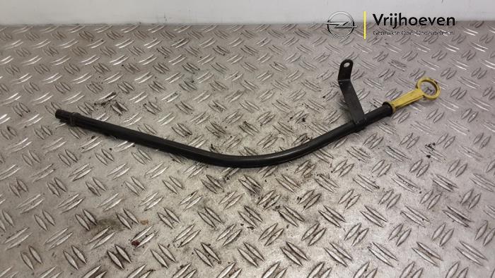 Gebruikte Olie Peilstok Opel Astra H Twin Top (L67) 1.8 16V Prijs € 15,00 Margeregeling aangeboden door Autodemontage Vrijhoeven B.V.