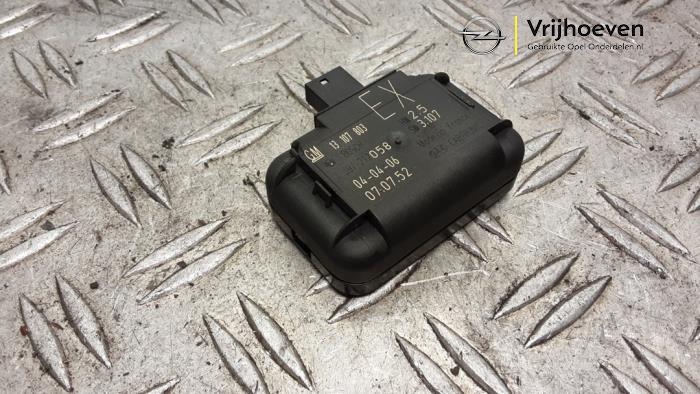 Gebruikte Sensor regen Opel Astra H Twin Top (L67) 1.8 16V Prijs € 25,00 Margeregeling aangeboden door Autodemontage Vrijhoeven B.V.