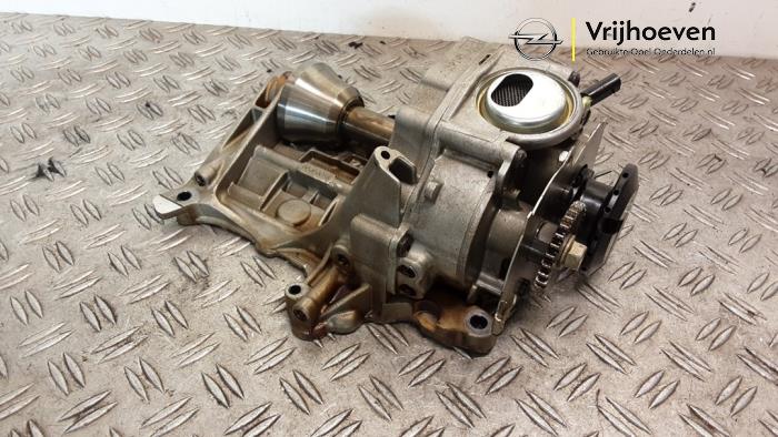 Gebruikte Oliepomp Opel Astra K 1.0 Turbo 12V Prijs € 75,00 Margeregeling aangeboden door Autodemontage Vrijhoeven B.V.