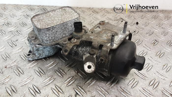 Gebruikte Oliefilterhuis Opel Combo Cargo 1.6 CDTI 100 Prijs € 35,00 Margeregeling aangeboden door Autodemontage Vrijhoeven B.V.