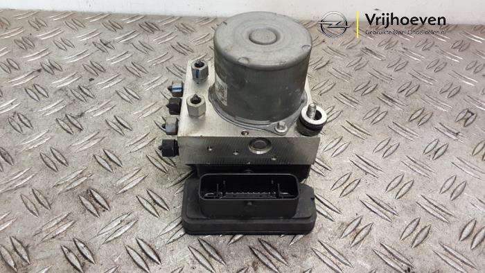 Gebruikte ABS Pomp Opel Karl 1.0 12V Prijs € 75,00 Inclusief btw aangeboden door Autodemontage Vrijhoeven B.V.