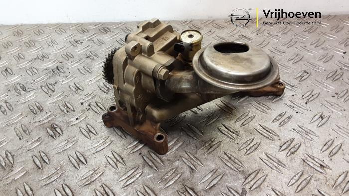 Gebruikte Oliepomp Opel Astra K 1.4 Turbo 16V Prijs € 75,00 Margeregeling aangeboden door Autodemontage Vrijhoeven B.V.