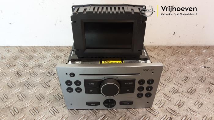 Gebruikte Radio module Opel Tigra Twin Top 1.8 16V Prijs € 50,00 Margeregeling aangeboden door Autodemontage Vrijhoeven B.V.