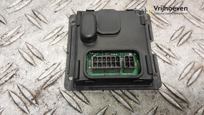 Gebruikte Module Verlichting Opel Vectra C GTS 2.2 DIG 16V Prijs € 75,00 Margeregeling aangeboden door Autodemontage Vrijhoeven B.V.