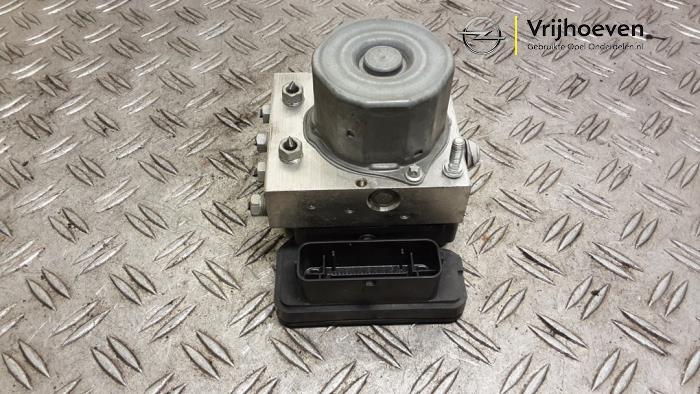 Gebruikte ABS Pomp Opel Corsa E 1.4 16V Prijs € 50,00 Margeregeling aangeboden door Autodemontage Vrijhoeven B.V.