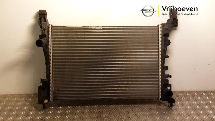 Gebruikte Radiateur Opel Corsa E 1.4 16V Prijs € 50,00 Margeregeling aangeboden door Autodemontage Vrijhoeven B.V.