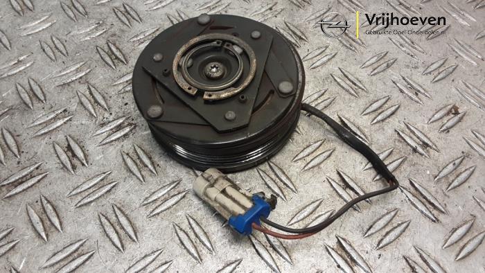 Gebruikte Magneetspoel aircopomp Opel Astra H Twin Top (L67) 1.8 16V Prijs € 60,00 Margeregeling aangeboden door Autodemontage Vrijhoeven B.V.