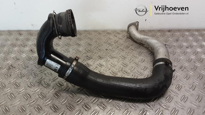 Gebruikte Intercooler Slang Opel Astra J (PC6/PD6/PE6/PF6) 2.0 CDTI 16V 165 Ecotec Prijs € 100,00 Margeregeling aangeboden door Autodemontage Vrijhoeven B.V.
