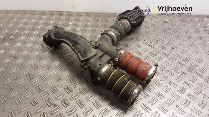 Gebruikte Intercooler Buis Opel Crossland X/Crossland 1.6 CDTi 100 Prijs € 125,00 Margeregeling aangeboden door Autodemontage Vrijhoeven B.V.