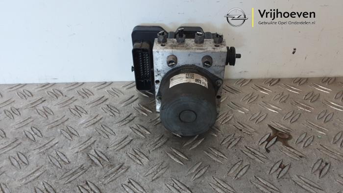 Gebruikte ABS Pomp Opel Crossland (X) 1.2 12V Prijs € 150,00 Margeregeling aangeboden door Autodemontage Vrijhoeven B.V.