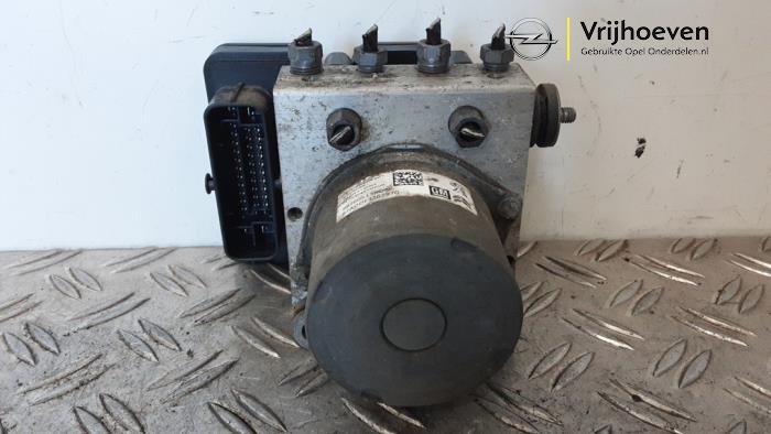 Gebruikte ABS Pomp Opel Crossland (X) 1.2 12V Prijs € 150,00 Margeregeling aangeboden door Autodemontage Vrijhoeven B.V.