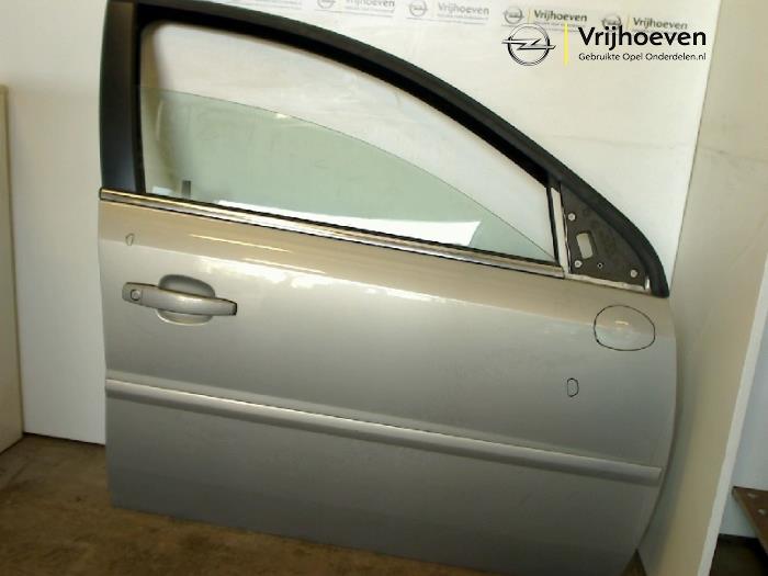 Portier 4Deurs rechts-voor van een Opel Vectra C GTS 1.6 16V Twinport 2007