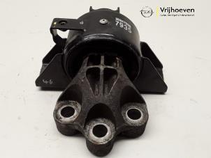 Gebruikte Motorsteun Opel Mokka/Mokka X 1.6 16V EcoFlex 4x2 Prijs € 20,00 Margeregeling aangeboden door Autodemontage Vrijhoeven B.V.