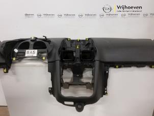 Gebruikte Dashboard Opel Corsa D 1.4 16V Twinport Prijs € 100,00 Margeregeling aangeboden door Autodemontage Vrijhoeven B.V.